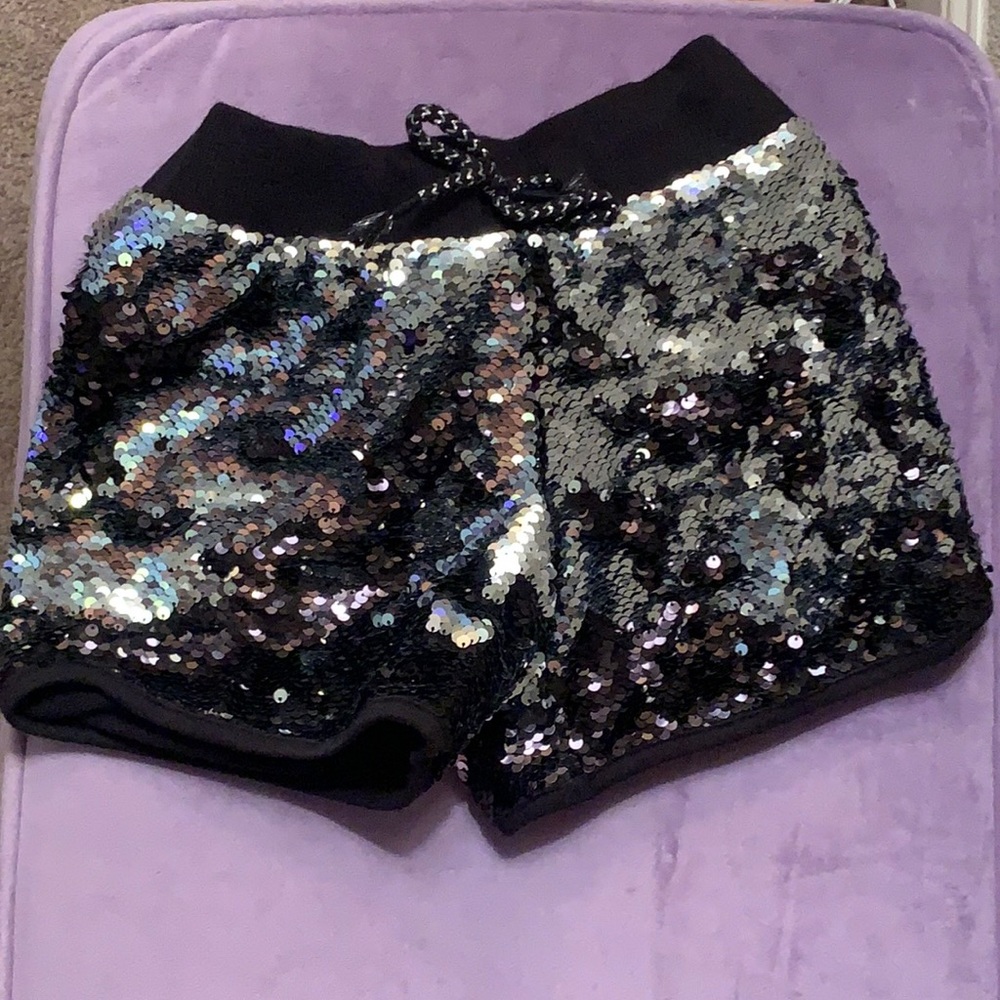 Sequenced black tie shorts